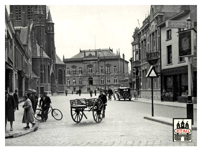 1927 Stadhuis Tilburg Oude Markt naast  kerk