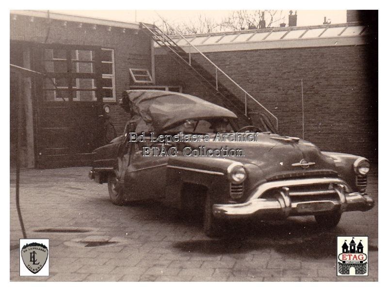 1948 Opel met schade aan dak