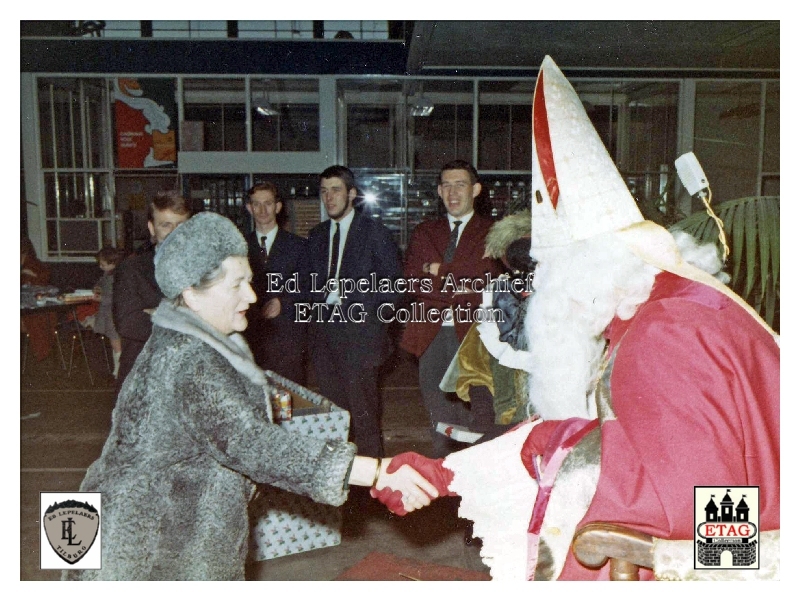 1976 Sinterklaas Lies Lepelaers bij de Sint