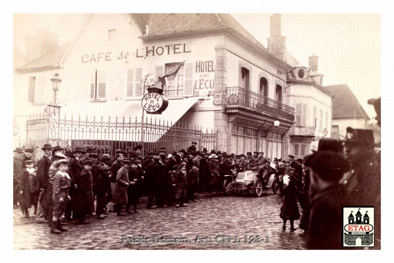 1902 Paris Nice Chenard M.Chenard during stop