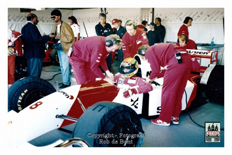 1993 Imola Italie McLaren Honda Ayrton Senna #8 Pit garage2