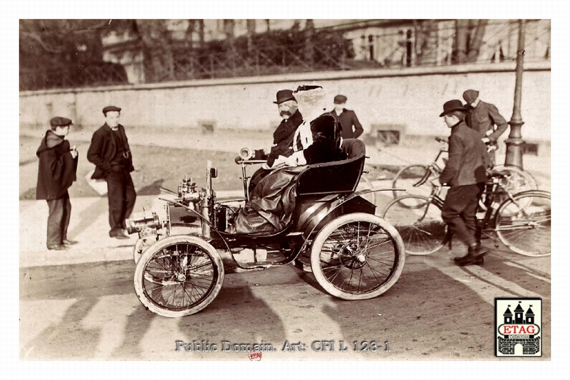 1906 Promenade des Vieux Tacots Renault Mme & Mr Renault
