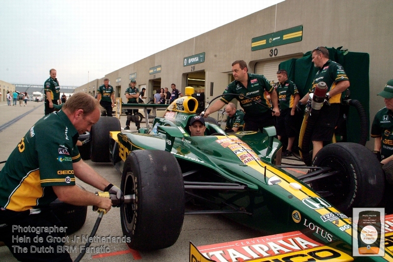 2011 Indianapolis Lotus Tony Kanaan Tyre change practice4
