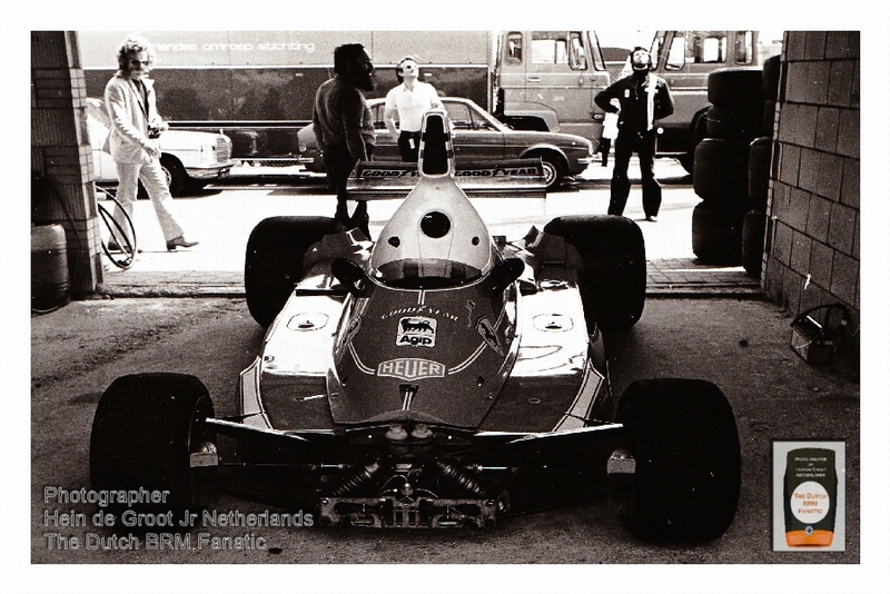 1975 Zandvoort Ferrari Lauda #12 2nd Paddock garage1