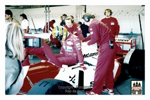 1993 Imola Italie McLaren Honda Ayrton Senna #8 Pit garage0