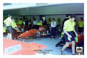 1992 Imola Italie Ferrari van Capelli #28 Pit garage1